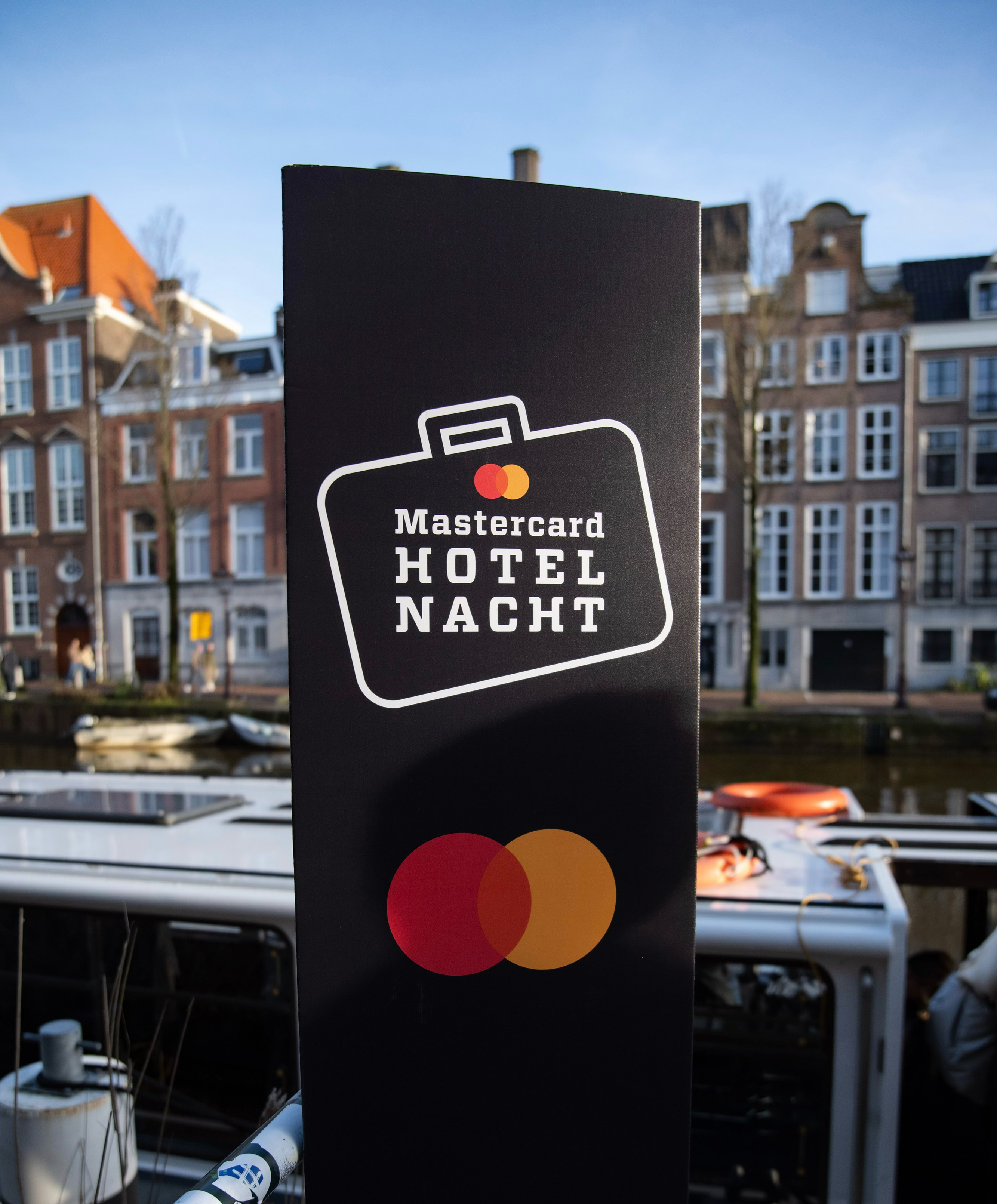 Mastercard Hotelnacht branding aan de Amsterdamse grachten